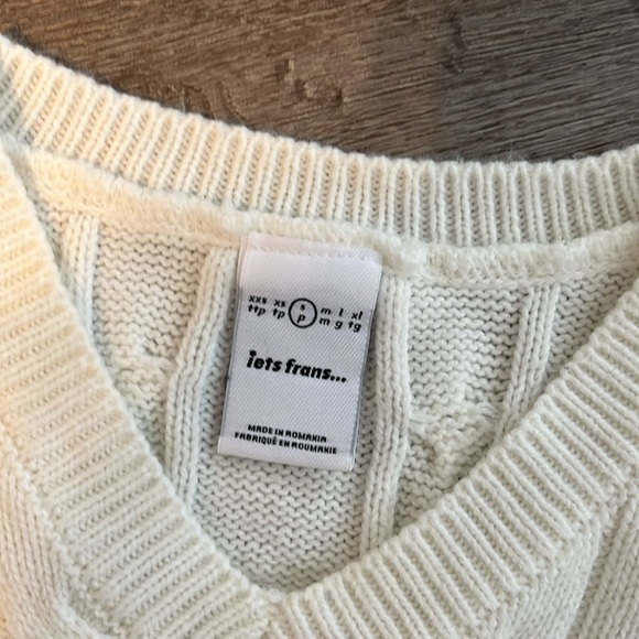 URBAN OUTFITTERS IETS FRANS CREME CABLE KNIT V-NECK SWEATER VEST  SIZE SMALL - Picture 3 of 5